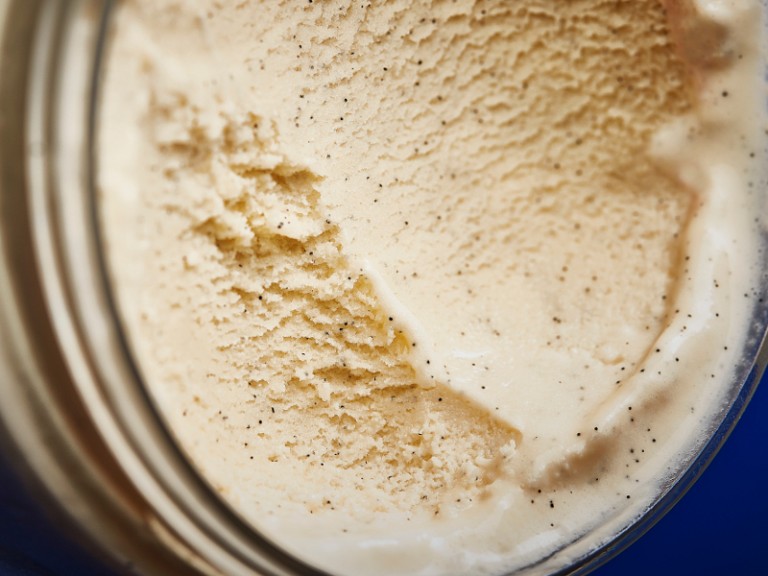 Réaliser une glace vanille maison à la sorbetière