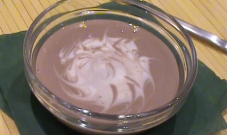 Réaliser un yaourt au chocolat sans yaourtière